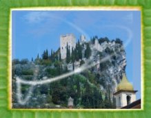 Il Castello di Arco è il monumento più conosciuto e più visibile del comune.